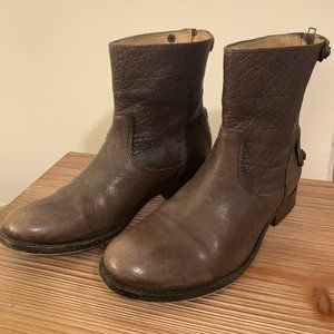 FRYE Women's Melissa Button Zip Short Leather Ankle Boots